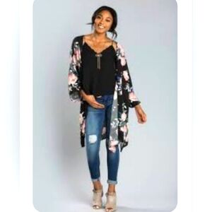 Long XL floral cardigan in light fabric that fits well and in New condition